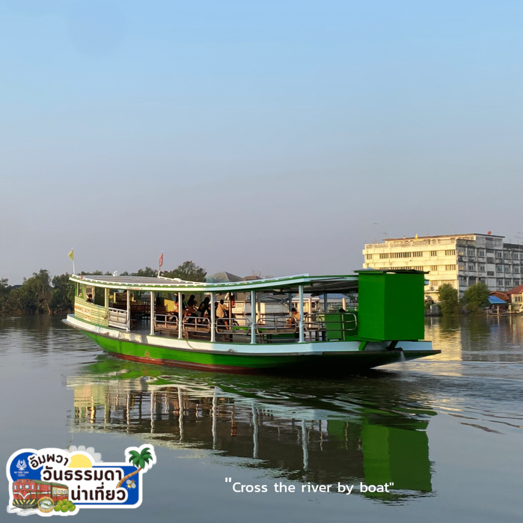 Cross the river by boat at Wat Phet Samut Worawihan