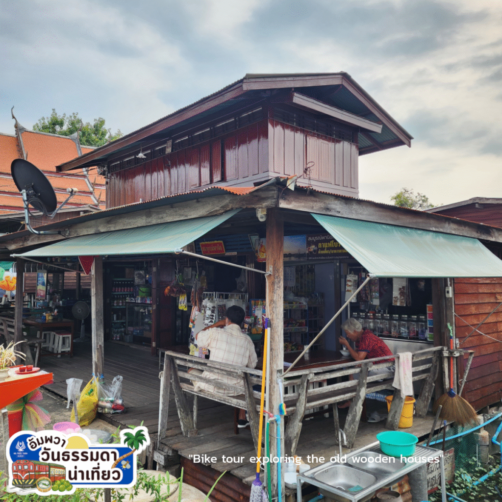 Bike tour in Amphawa experiencing the old houses