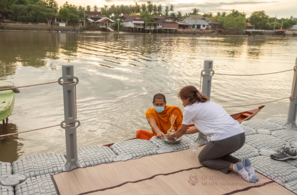 รีวิวที่พักอัมพวาสวยๆ ริมน้ำ ณ ทรีธารา โดยเพจหมูลั่นกินเที่ยว พักห้อง One Bedroom Suite Jacuzzi บรรยากาศสวยๆ มองจากห้องพัก และ ทานอาหารริมน้ำ