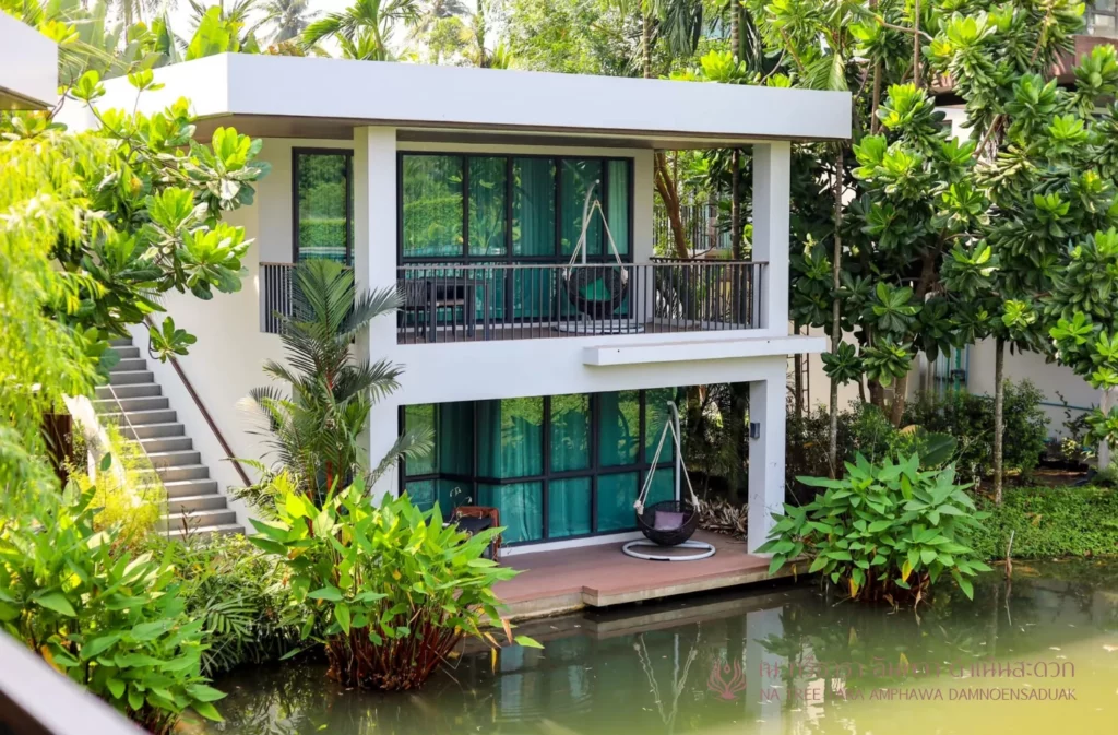 รีวิวที่พักอัมพวาสวยๆ ริมน้ำ ณ ทรีธารา โดยเพจอยากเที่ยวต้องได้เที่ยว พักห้อง One Bedroom Suite Jacuzzi บรรยากาศสวยๆ มองจากห้องพัก และ ทานอาหารริมน้ำ