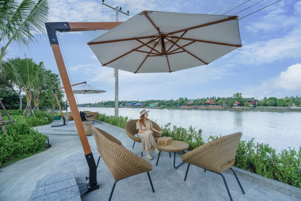 รีวิวที่พักอัมพวาสวยๆ ริมน้ำ ณ ทรีธารา โดย ชวนกันเที่ยวไหน พักห้อง Villa Terrace