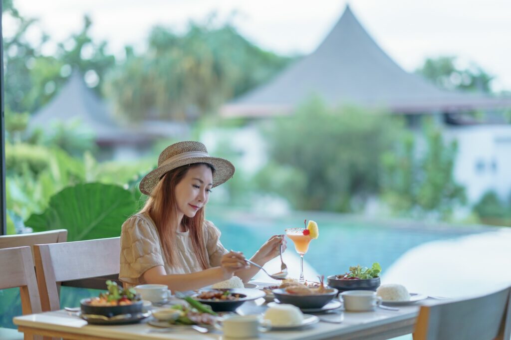 รีวิวที่พักอัมพวาสวยๆ ริมน้ำ ณ ทรีธารา โดย ชวนกันเที่ยวไหน พักห้อง Villa Terrace