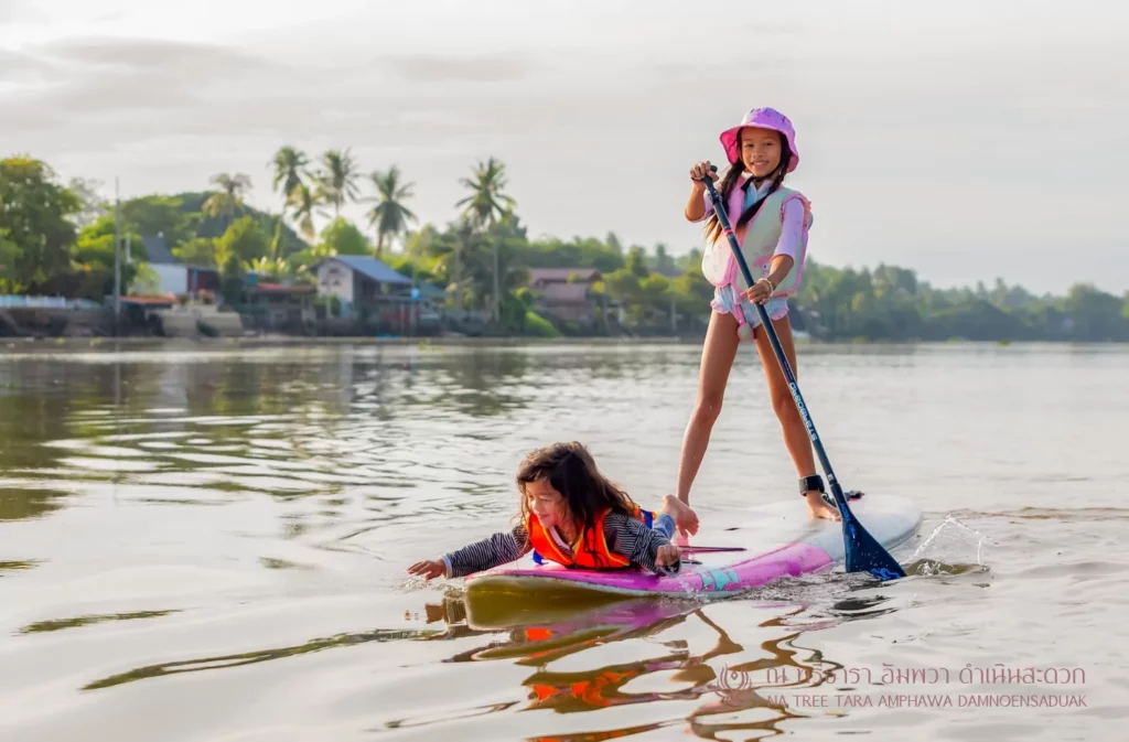 รีวิวที่พักอัมพวาสวยๆ ริมน้ำ ณ ทรีธารา โดยเพจ เวลาเที่ยว พักห้อง 2 Bedroom Poll Villa Riverfront สระว่ายน้ำส่วนตัว บรรยากาศสวยๆ มองจากห้องพัก และ ทานอาหารริมน้ำ