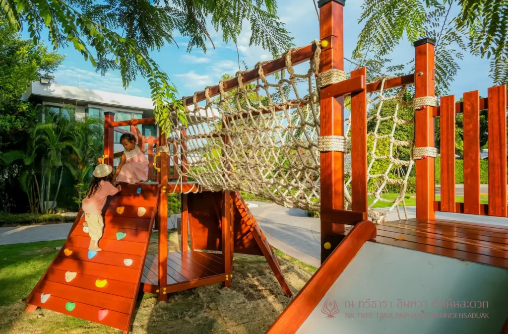รีวิวที่พักอัมพวาสวยๆ ริมน้ำ ณ ทรีธารา โดยเพจ เวลาเที่ยว พักห้อง 2 Bedroom Poll Villa Riverfront สระว่ายน้ำส่วนตัว บรรยากาศสวยๆ มองจากห้องพัก และ ทานอาหารริมน้ำ