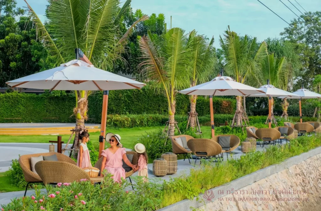 รีวิวที่พักอัมพวาสวยๆ ริมน้ำ ณ ทรีธารา โดยเพจ เวลาเที่ยว พักห้อง 2 Bedroom Poll Villa Riverfront สระว่ายน้ำส่วนตัว บรรยากาศสวยๆ มองจากห้องพัก และ ทานอาหารริมน้ำ