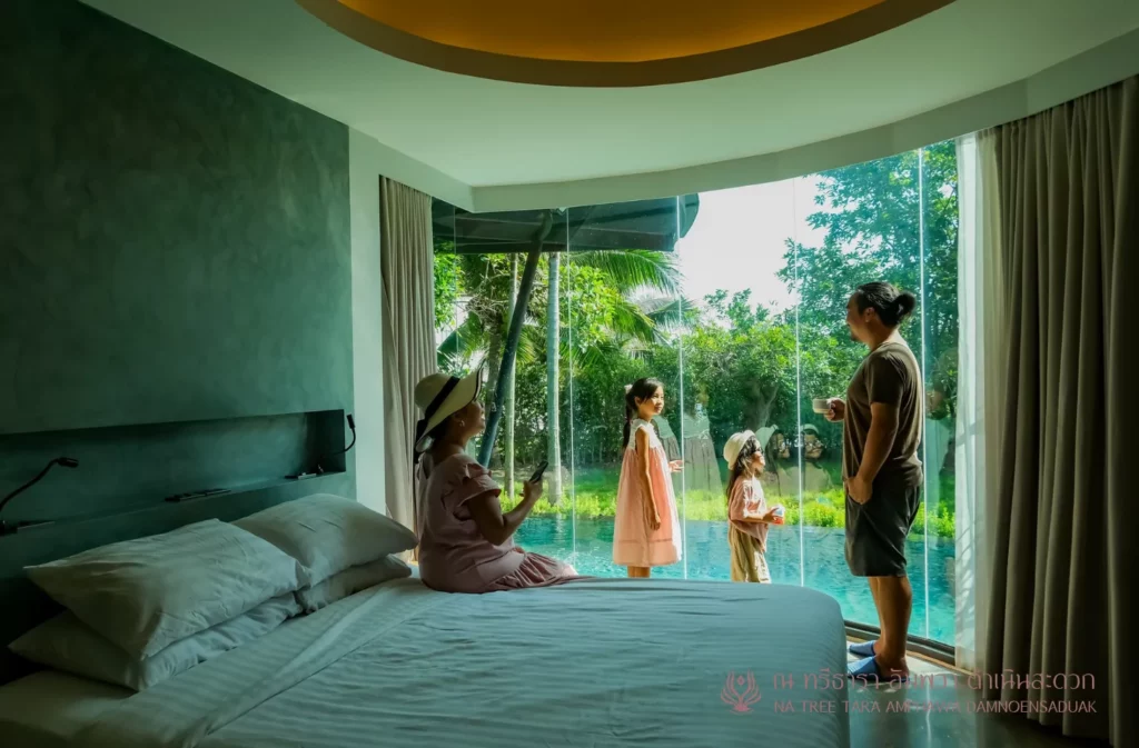 รีวิวที่พักอัมพวาสวยๆ ริมน้ำ ณ ทรีธารา โดยเพจ เวลาเที่ยว พักห้อง 2 Bedroom Poll Villa Riverfront สระว่ายน้ำส่วนตัว บรรยากาศสวยๆ มองจากห้องพัก และ ทานอาหารริมน้ำ